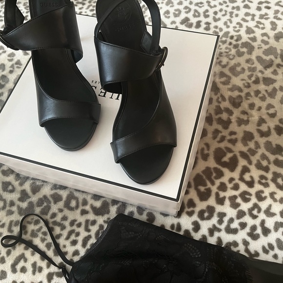 BLACK GUESS HEELS 9.5 M - Picture 2 of 11